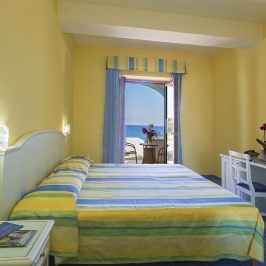 http://www.hotelcavadellisola.it/wp-content/uploads/2016/02/91A1060-Copia-1-540x540.jpg