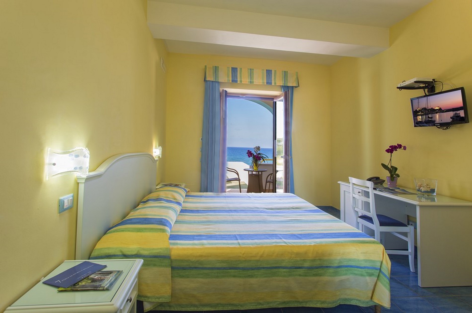 http://www.hotelcavadellisola.it/wp-content/uploads/2016/02/91A1060-Copia-1.jpg