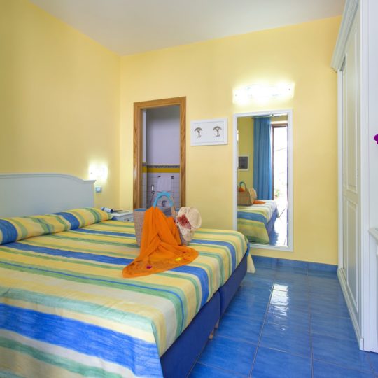 http://www.hotelcavadellisola.it/wp-content/uploads/2016/02/91A1153-Copia-540x540.jpg