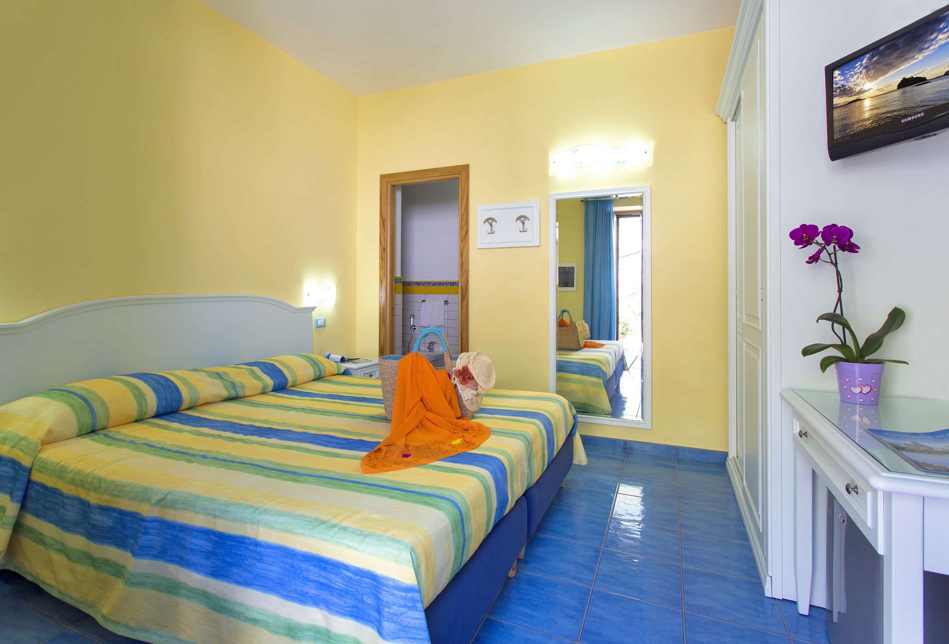 http://www.hotelcavadellisola.it/wp-content/uploads/2016/03/91A1153-Copia.jpg