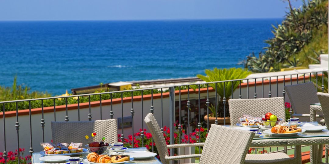 http://www.hotelcavadellisola.it/wp-content/uploads/2016/03/91A1450-Copia-1080x540.jpg